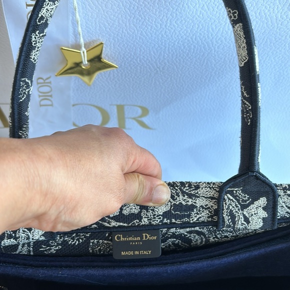Dior large Book tote in Navy Blue. - Picture 6 of 16